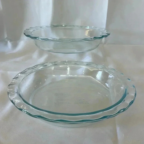 NWT Pyrex 2 Pack 9.5 inch Clear Fluted Edge Oven Safe Bakeware Pie Plates - Picture 4 of 6